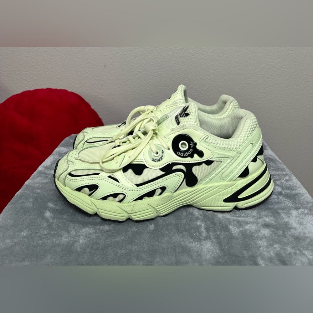 Adidas Astir 'almost lime paint drip' Sneakers